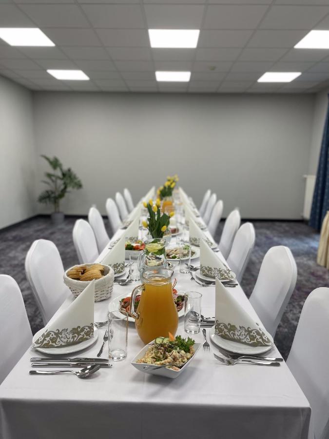 Hotel Anton By Dns Pruszków Kültér fotó
