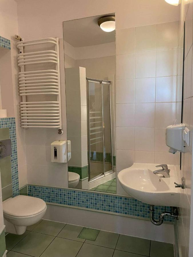 Hotel Anton By Dns Pruszków Kültér fotó