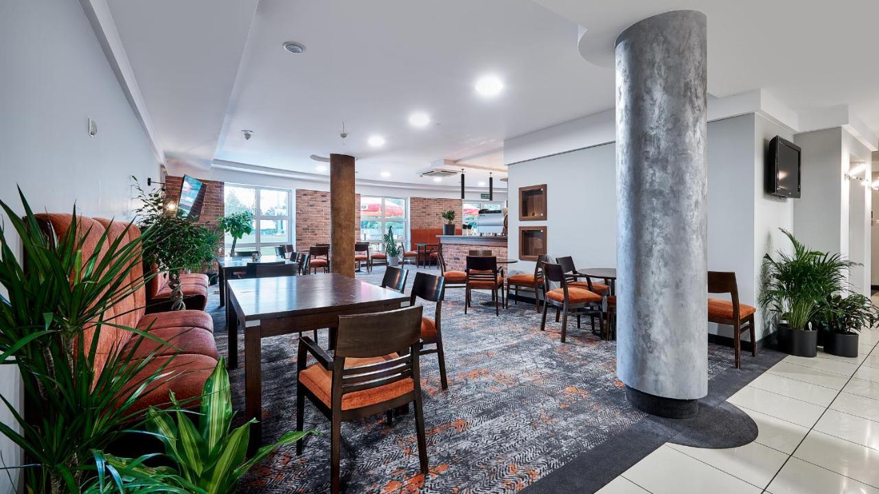 Hotel Anton By Dns Pruszków Kültér fotó