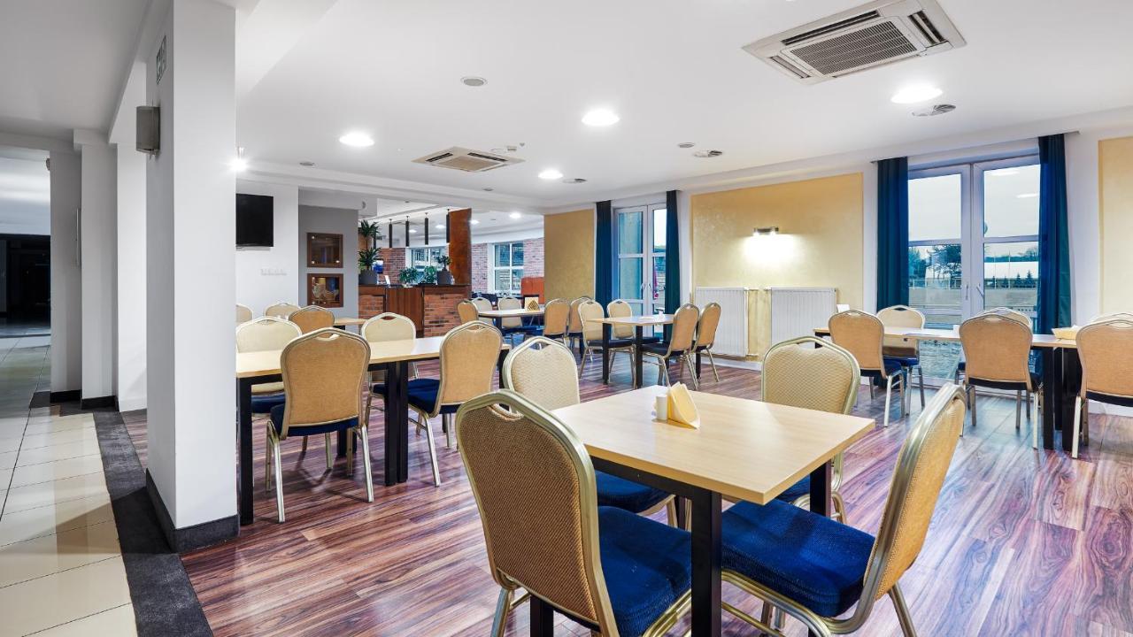 Hotel Anton By Dns Pruszków Kültér fotó